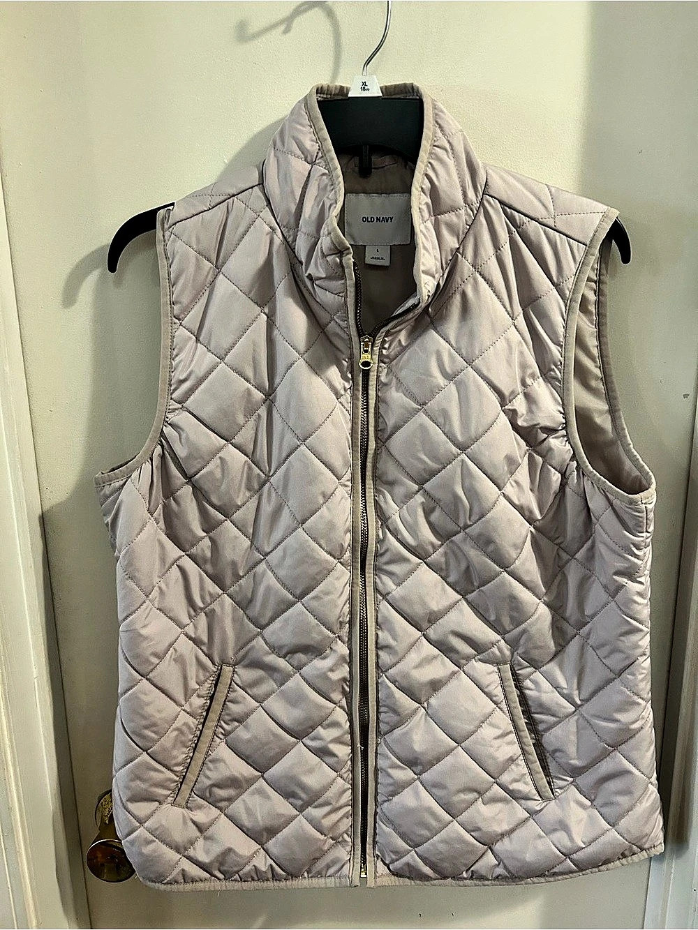 Old Navy Quilted Vest in Pink Size Large Like New
